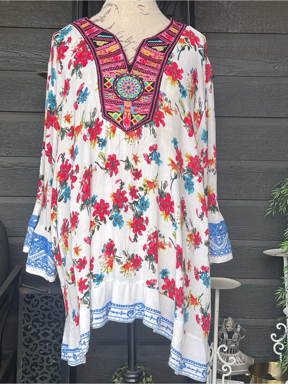 Calessa Embroidered Floral Print Flare Sleeve Asymmetrical Tunic Top Size 3X